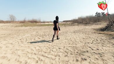 Emo girl first gives blowjob on the beach and then gets fucked at home