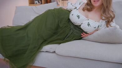 MELODICWIFE'S VELVET CURVES IGNITE HIDDEN DELIGHT