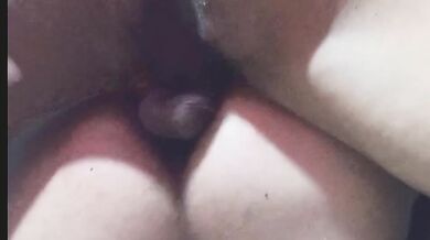 MILF de culo grande es follada por el mejor amigo de su esposo