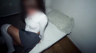 ENTRO EN LA HABITACIÓN DE MI CUÑADITA Y LA ENCUENTRO CON SU UNIFORME!!
