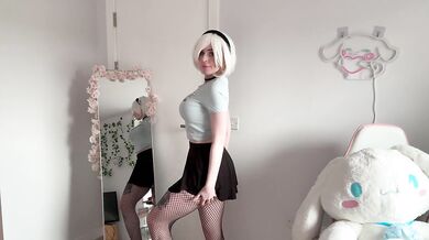 SLUTTY CROP TOP & FISHNETS