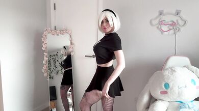 SLUTTY CROP TOP & FISHNETS