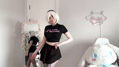 SLUTTY CROP TOP & FISHNETS