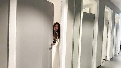 I dragged a stranger into the locker room to get a load of cum