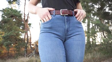 Stepsis Teases Cameltoe Pussy In Blue Jeans Outdoors
