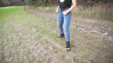 Stepsis Teases Cameltoe Pussy In Blue Jeans Outdoors