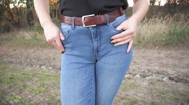 Stepsis Teases Cameltoe Pussy In Blue Jeans Outdoors
