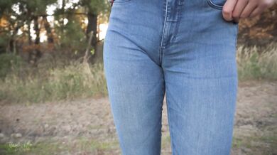 Stepsis Teases Cameltoe Pussy In Blue Jeans Outdoors