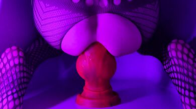 Doggystyle Anal – Wall Mounted Big Knot Dildo Insertion