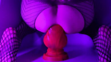 Doggystyle Anal – Wall Mounted Big Knot Dildo Insertion