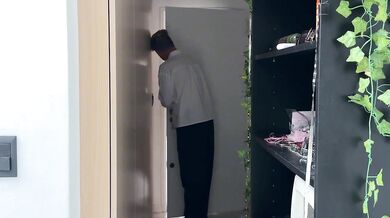 HORNY SECRETARY SEDUSES BOSS AND GETS PUSSY STRETCHED IN HARD FUCK