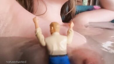 tiny explorer vs hot tub giantess