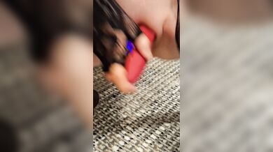 Loud moaning orgasm