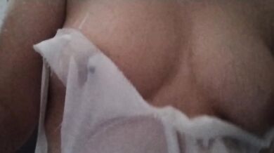 Me ducho en la regadera con sexy vestido caliente