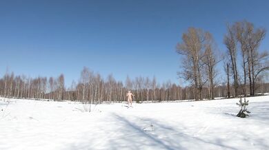 Nude girl on ski