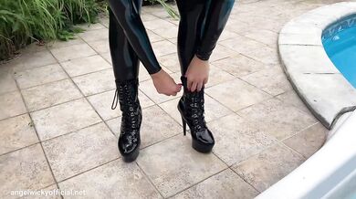 Pool masturbation in latex catsuit