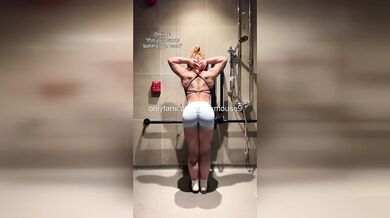 18yo Accidentally Flashes Pussy During Class – Teacher Can’t Stop Watching!