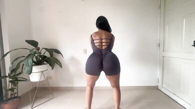 POV: MY HOT LATINA WIFE WORKINGOUT