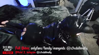 ASS SO FAT, it ripped through the new latex full body suit! Watch how a slutty cat woman fucks!