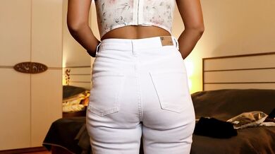 amateur. .A very beautiful Asian mom with a beautiful tanned body puts on jwhite jeans and shows her tight pussy and ass hole