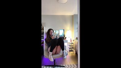 Girl Next Door Masturbates For You