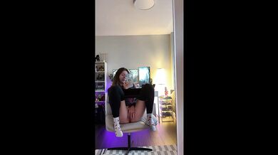 Girl Next Door Masturbates For You