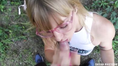 AMATEUR THRILL IN OUTDOOR BLOWJOB SEDUCTION
