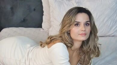 Small tits rise as she begets hot ass drops