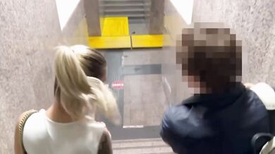 MARIKA MILANI invita il FAN a CASA e LO SCOPA come una PORCA! Amatoriale Italiano Hard