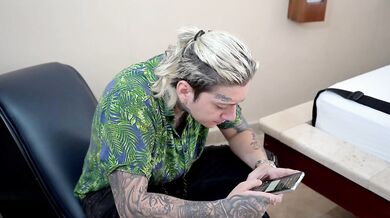 Una chica que conocí en una aplicación de citas termina montándome la polla - Zac the Cuckold