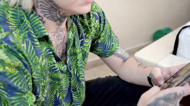 Una chica que conocí en una aplicación de citas termina montándome la polla - Zac the Cuckold