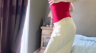 My neighbor spies on me through the window, I invite him over and masturbate while I wait for him.