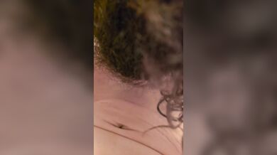 Giving hott milf bomb head
