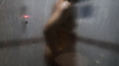 Look how my girlfriend takes a bath - she has a nice ass