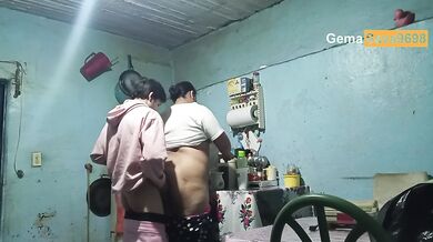 La sorprendo preparando el desayuno, tuvimos sexo y casi nos cachan en medio de todo