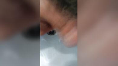 Me masturbo viendo a mi marido en la ducha