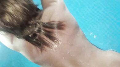 Mermaid gave a blowjob underwater and spread her wet pussy