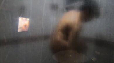 I film my girlfriend while she's showering, look at her natural body