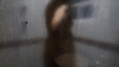 I film my girlfriend while she's showering, look at her natural body