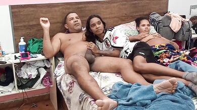 Era para assistir Netflix mas Leo ogro comeu meu cu.