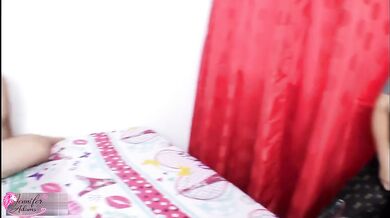 La vecina de mi novia anda muy cachonda y me pide que la folle y le de todo mi Cum - Porno en Español