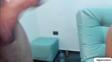Sorprendió a mi hermanastra con polla GIGANTE -POV