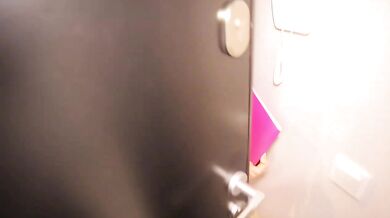 A young and inexperienced realtor fucks like an experienced one and gets cum in her face
