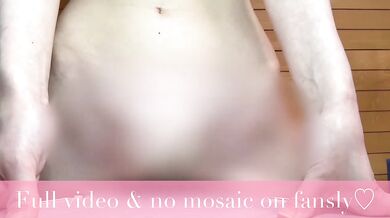 A Japanese girl is masturbating by rubbing her pussy against a desk…女子学生のおまんこ擦り付けオナニー…
