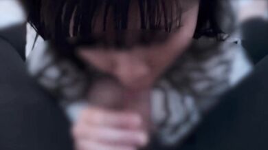 ぐりんぐりんに舐めまわすフェラをする女の子