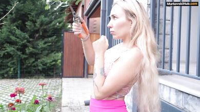 I met two girls in the garden and got a blowjob. Is this a fairy tale? More Hot Vids on MurkovskiHub com