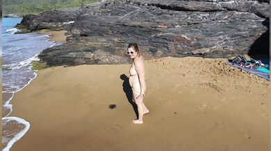 Milf se pone cachonda frente a su dron