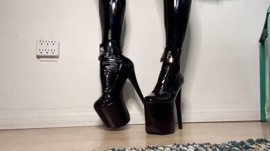 Domme Stuck in PVC Goddess Worship