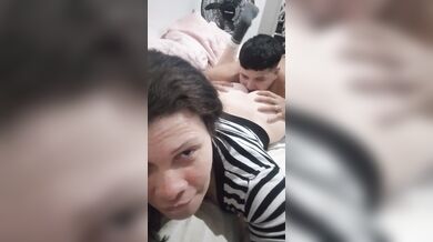 Mi cuñado me chupa el culo y mi padrastro nos interrunpio