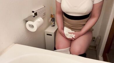 トイレ　デート前　緊張でおしっこ